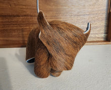Load image into Gallery viewer, Bull Figurines